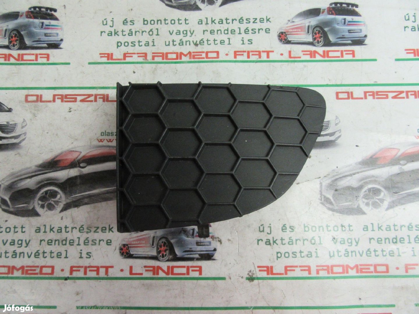 Fiat Punto Evo 735500135 számú, bal első díszrács