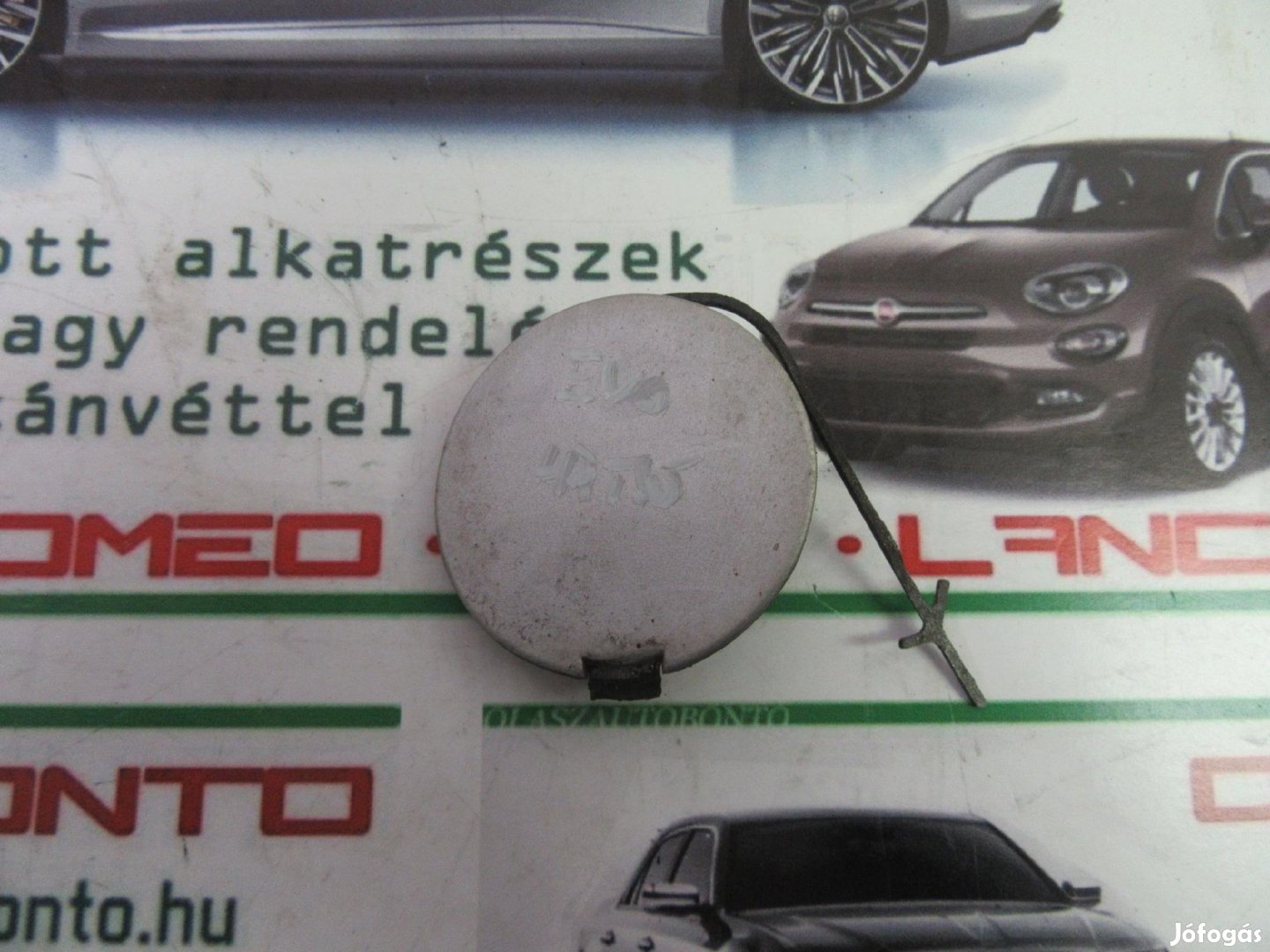 Fiat Punto Evo ezüst színű, hátsó vonószem takaró