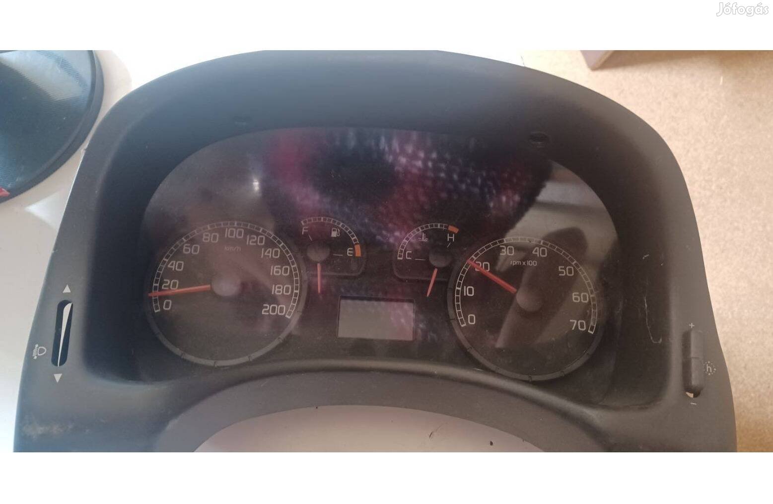 Fiat Punto MK2 kilométeróra kerettel