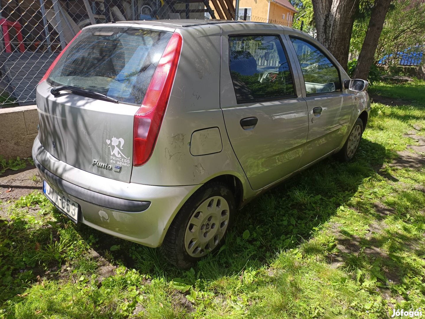 Fiat Punto alkatrésznek 