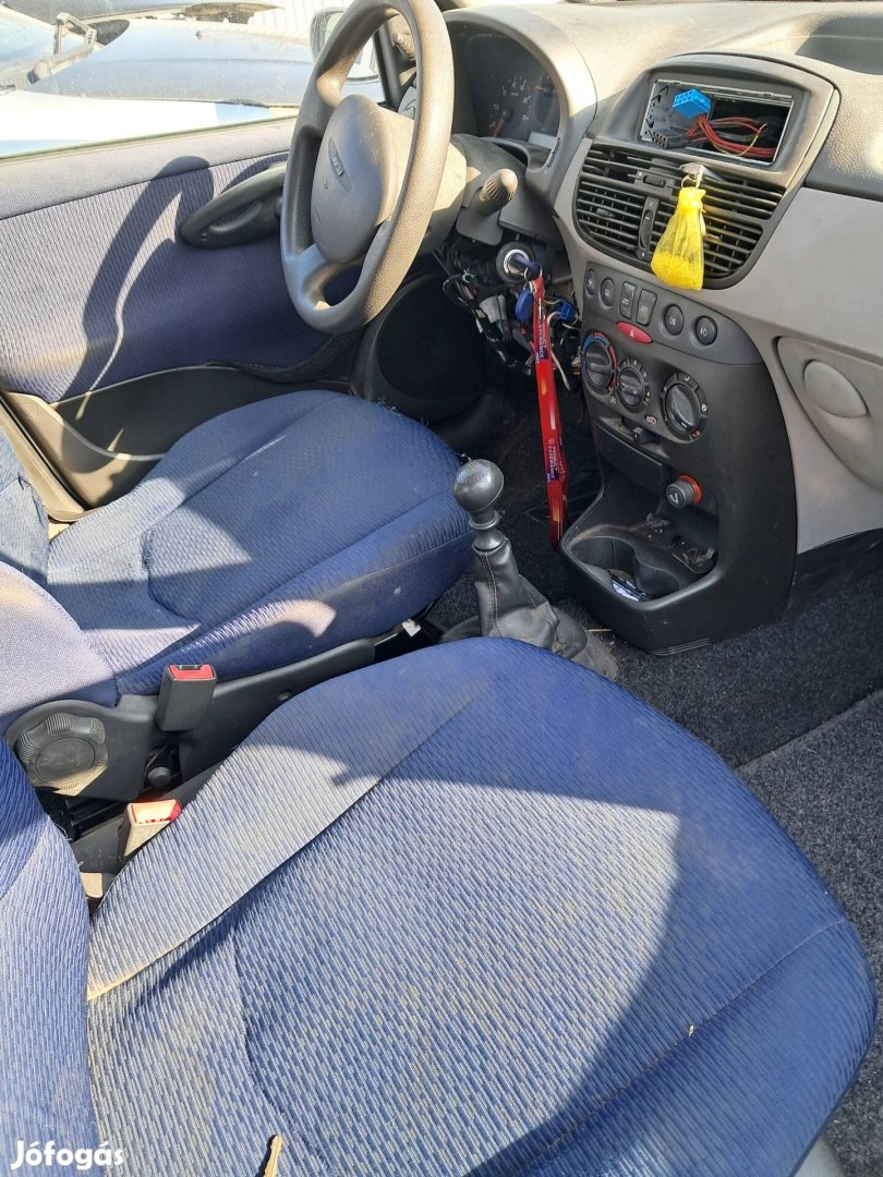 Fiat Punto bontás