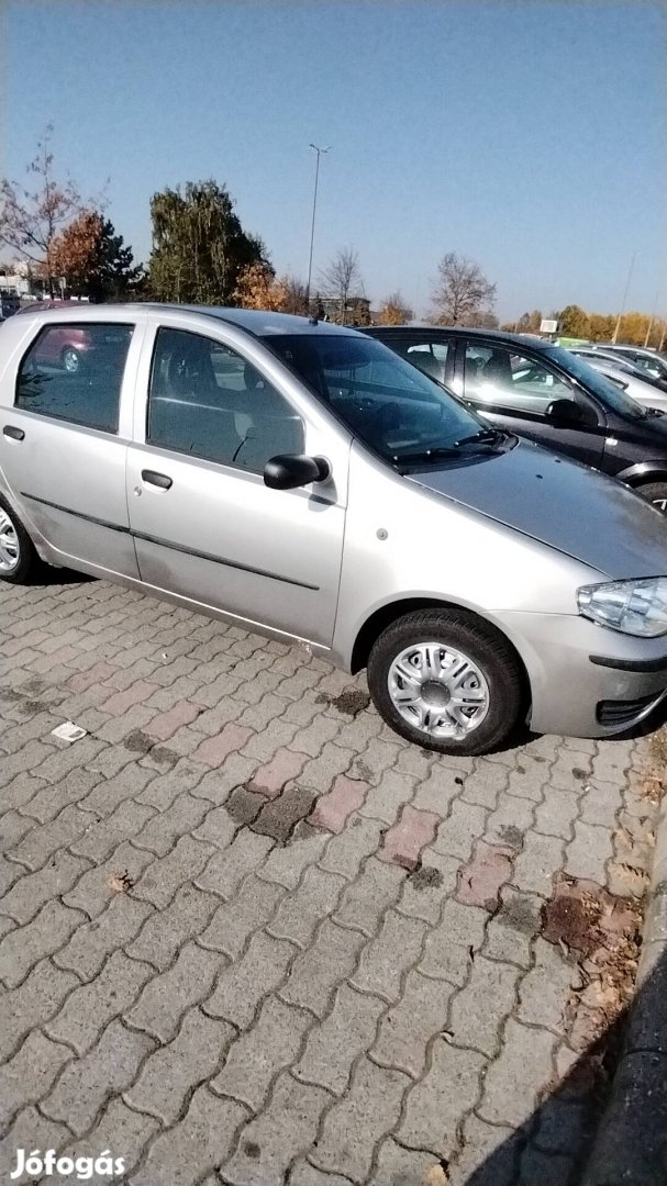 Fiat Punto ferdehátu 