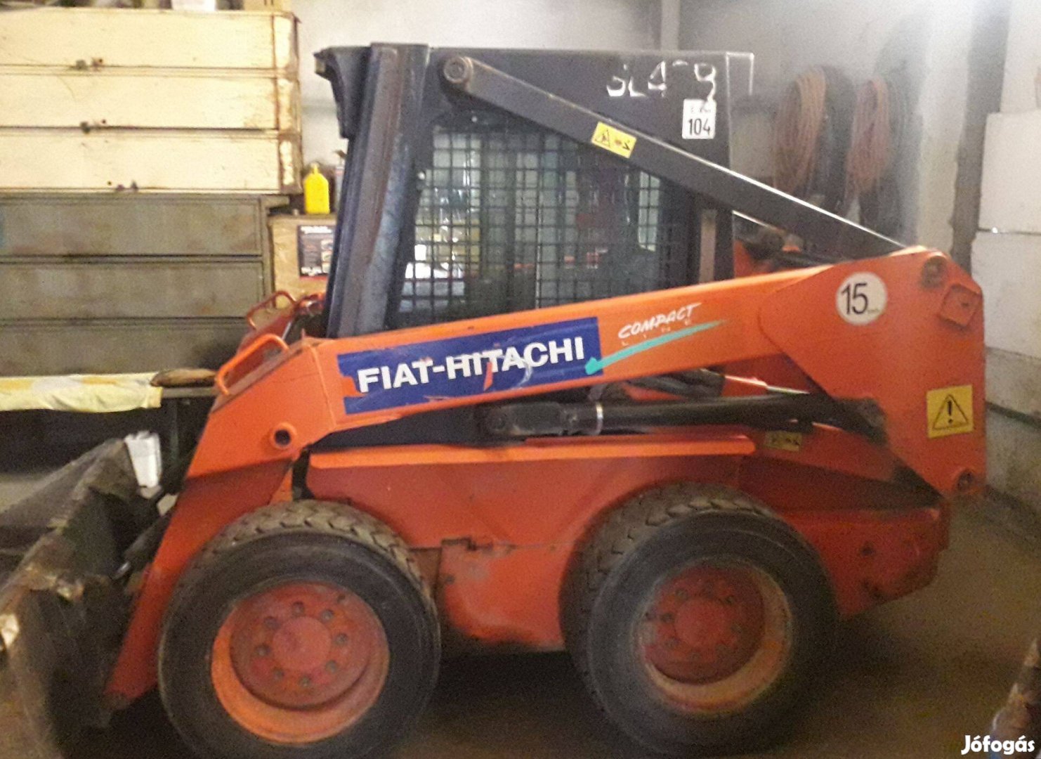 Fiat - Hitachi Compact Csúszókormányzású Gép