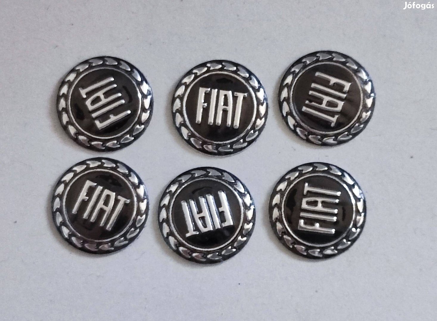 Fiat autó kulcs távirányító fekete kerek embléma 14 mm-es