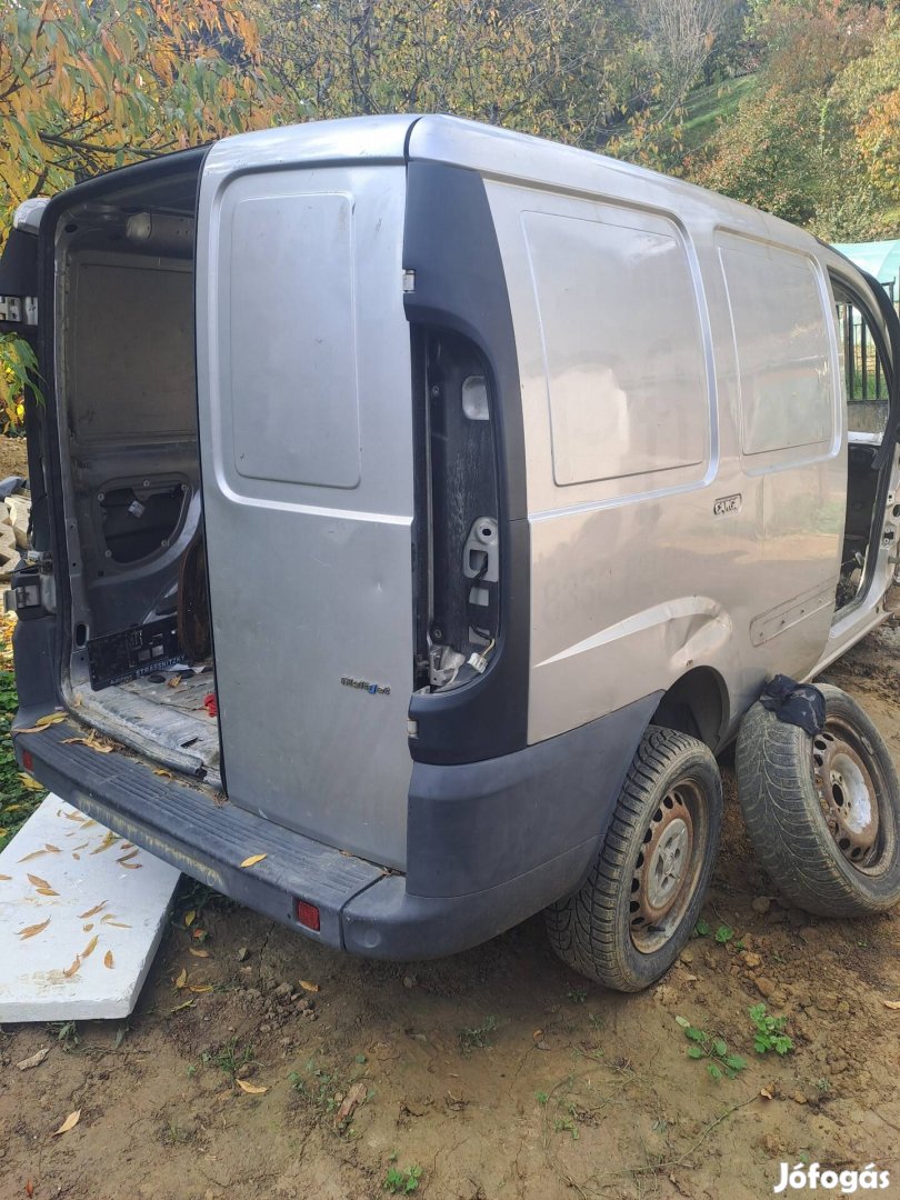 Fiat doblo karosszéria vágható vagy egyben 