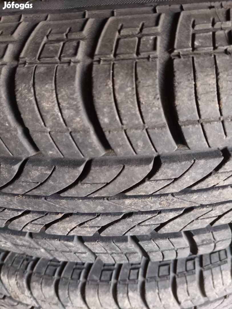 Fiat felnin 155/70R13 nyári gumi garnitúra eladó 
