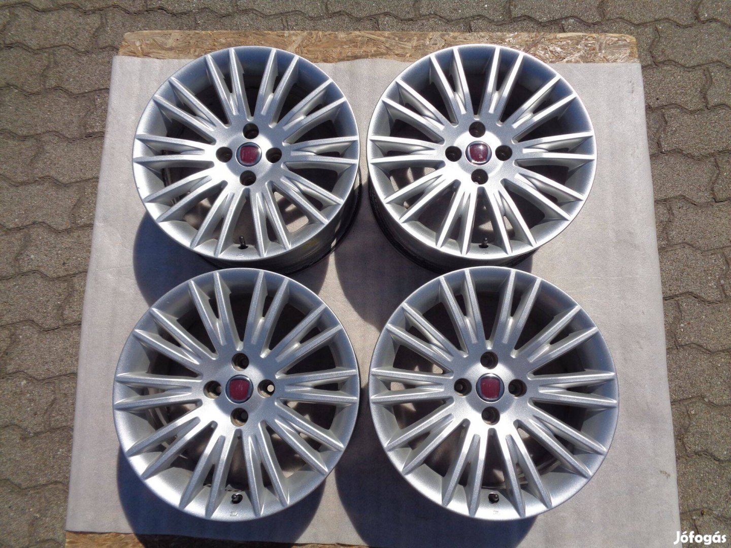 Fiat gyári alufelni 16-os, 4×98-as osztóval újszerű állapotban eladó