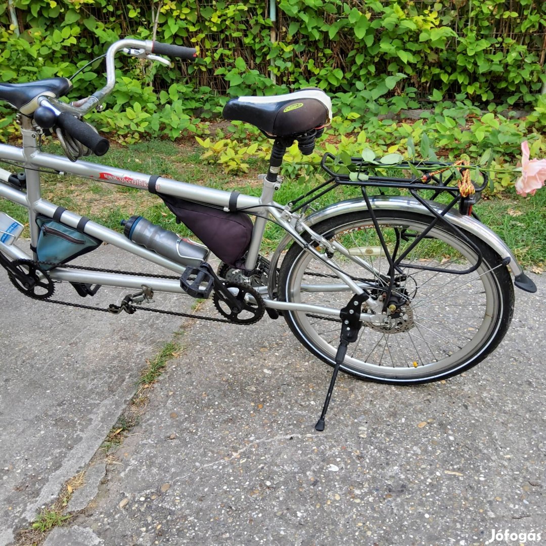 Fiatal tandem kerékpár