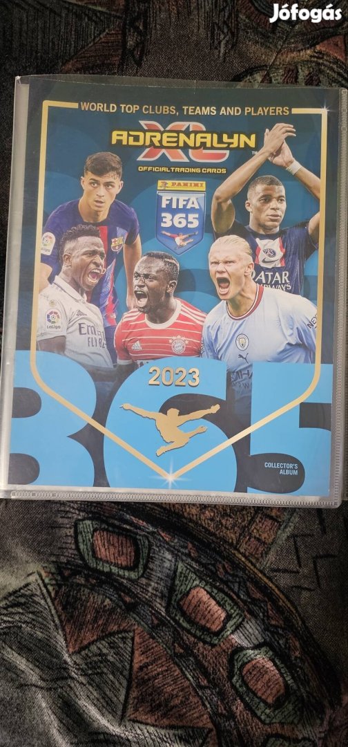 Fifa panini 365 2023-as album, kártyákkal