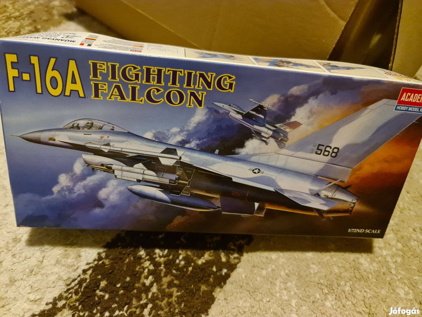 Fighting falcon repülő modell makett