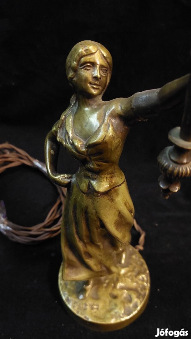 Figurális antik bronz asztali lámpa