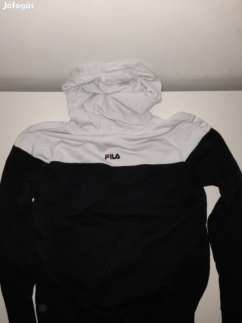 Fila pulcsi 