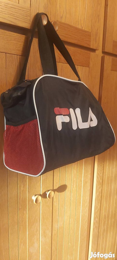 Fila sporttáska olcsón eladó!