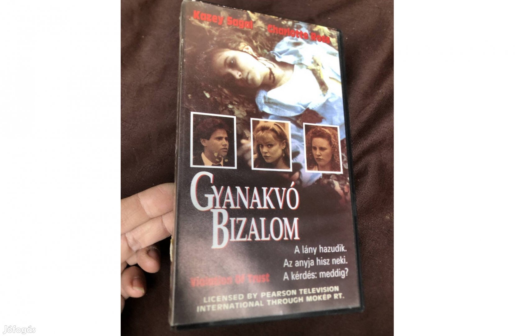 Film videókazetta Gyanakvó bizalom Vhs 850 Ft