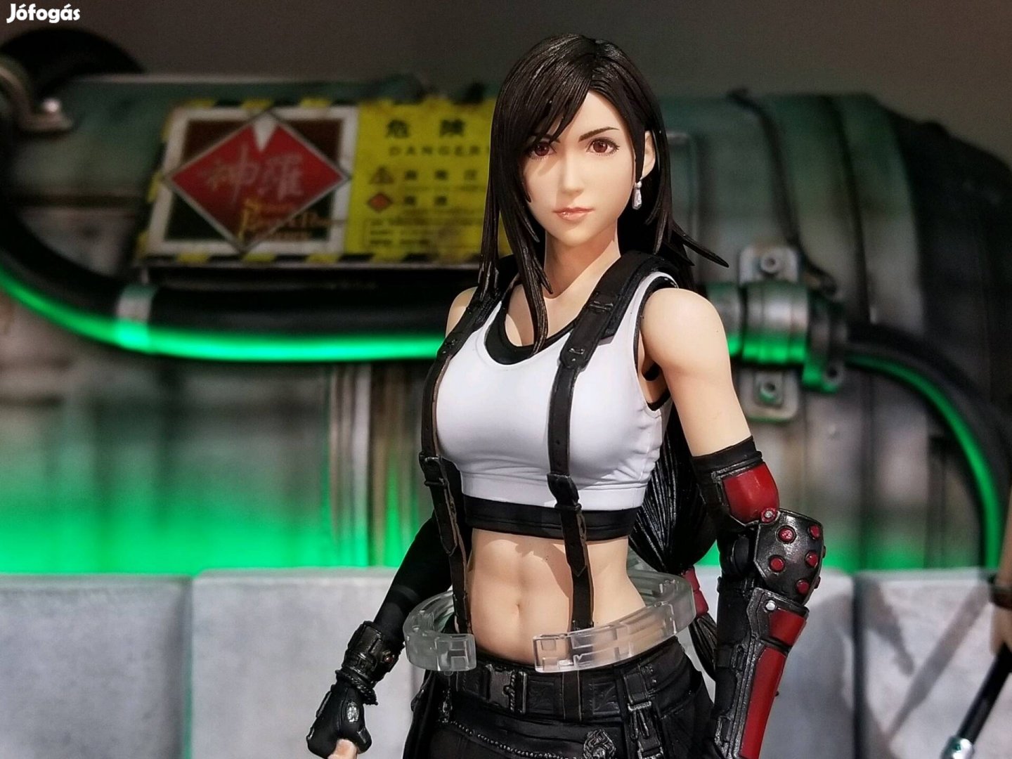 Final Fantasy figurák Tifa és Jessie