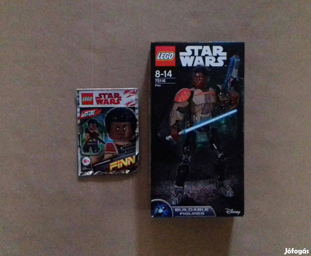 Finn: bontatlan Star Wars LEGO 75116 Finn + Finn minifigura Fox.azárba