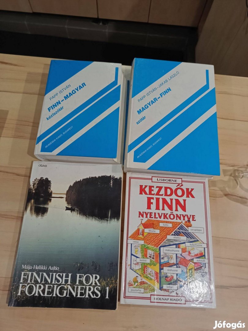 Finn szótárak és nyelvkönyvek eladók Győrben