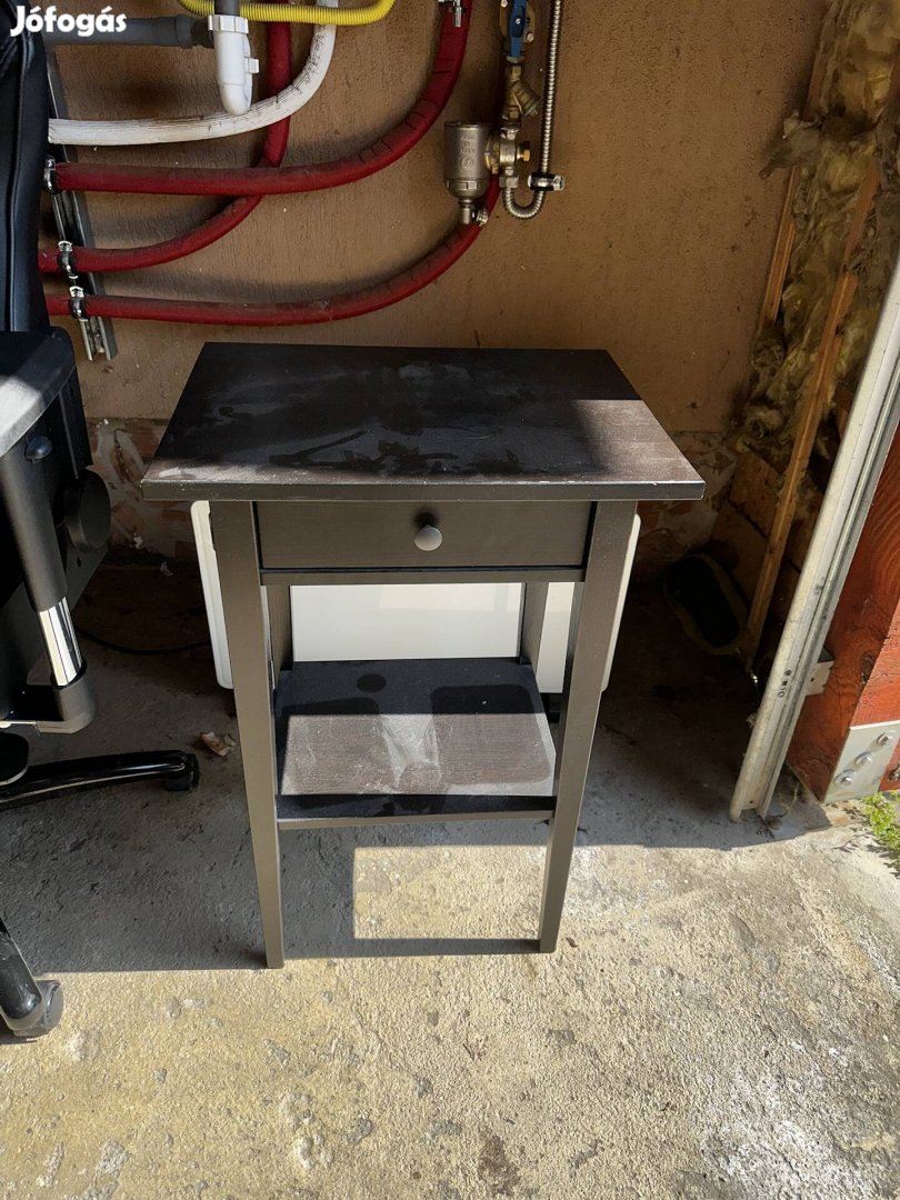 Fiókos kicsi éjjeli szekrény