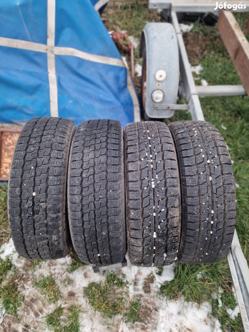 Firestone és Triangle 21570-15C téligumi garnitúra