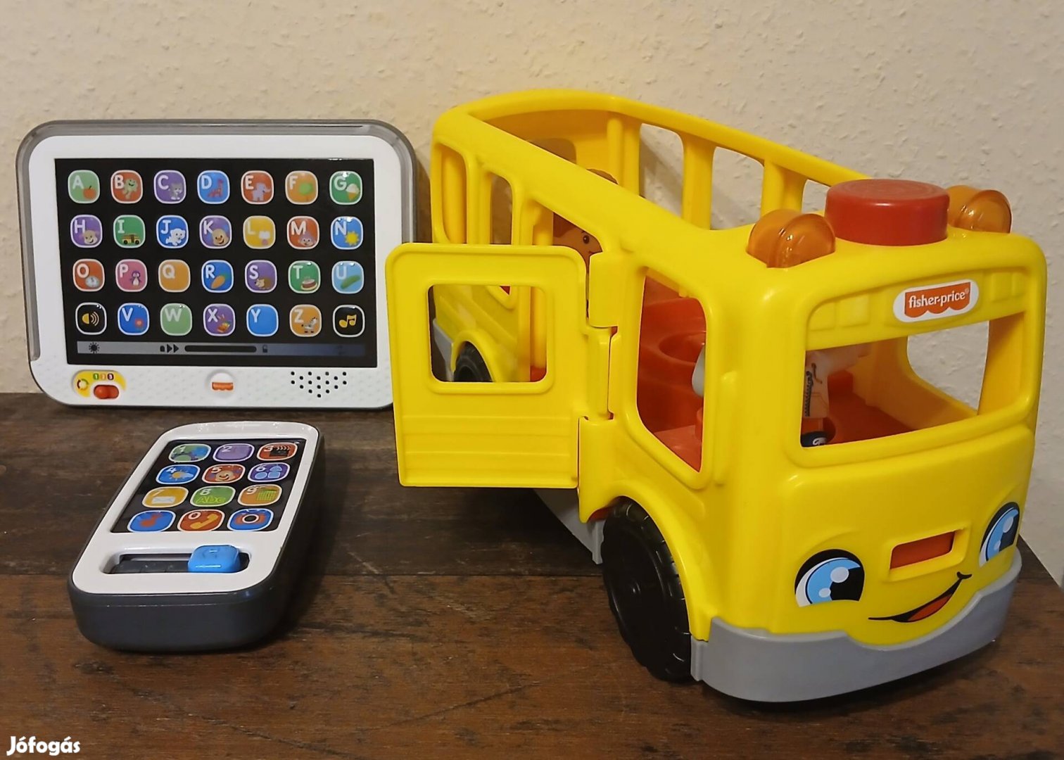 Fisher price busz, telefon, tablet