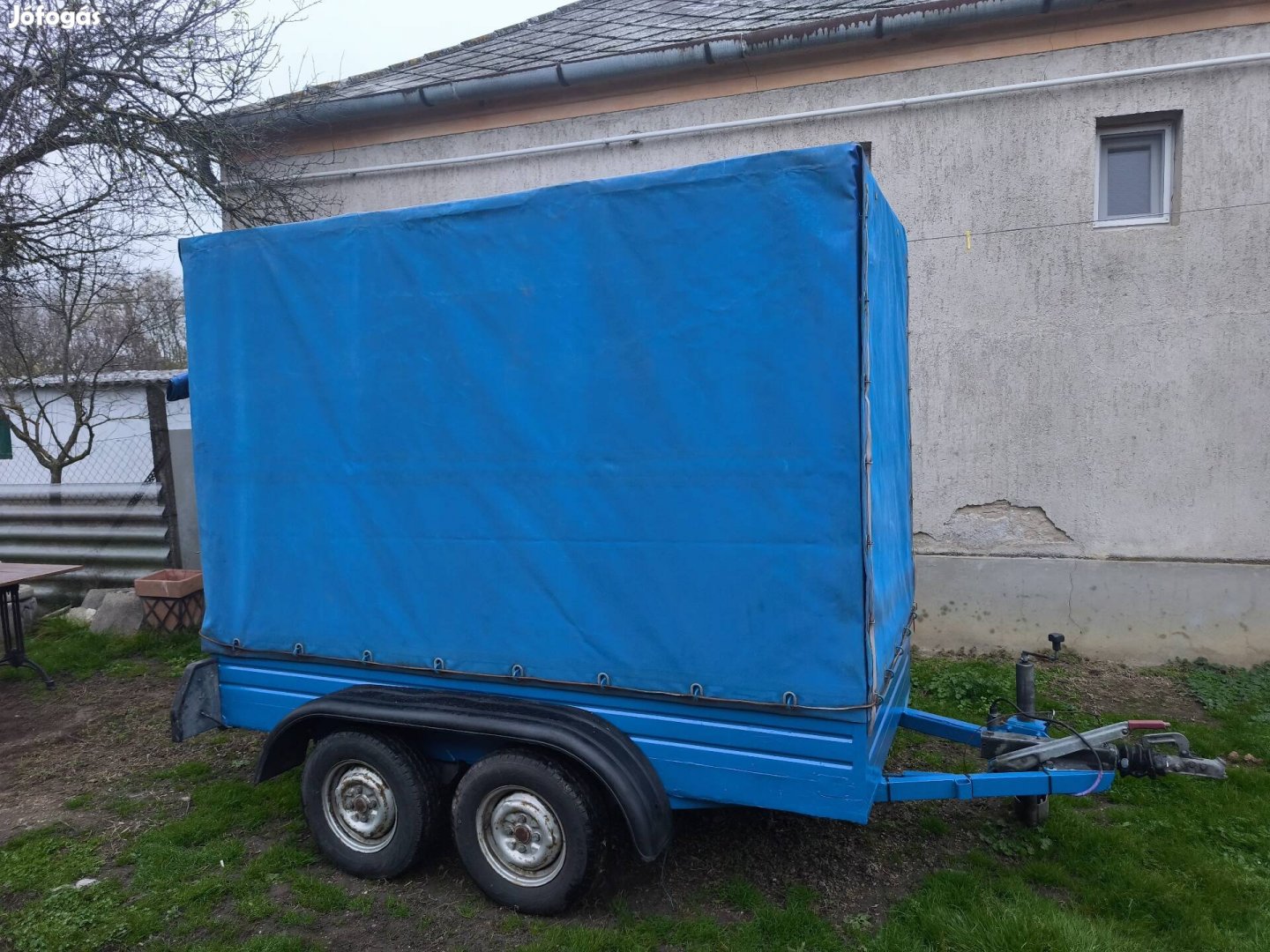 Fitzel gyártmányú,2 tengelyes,ponyvás utánfutó 