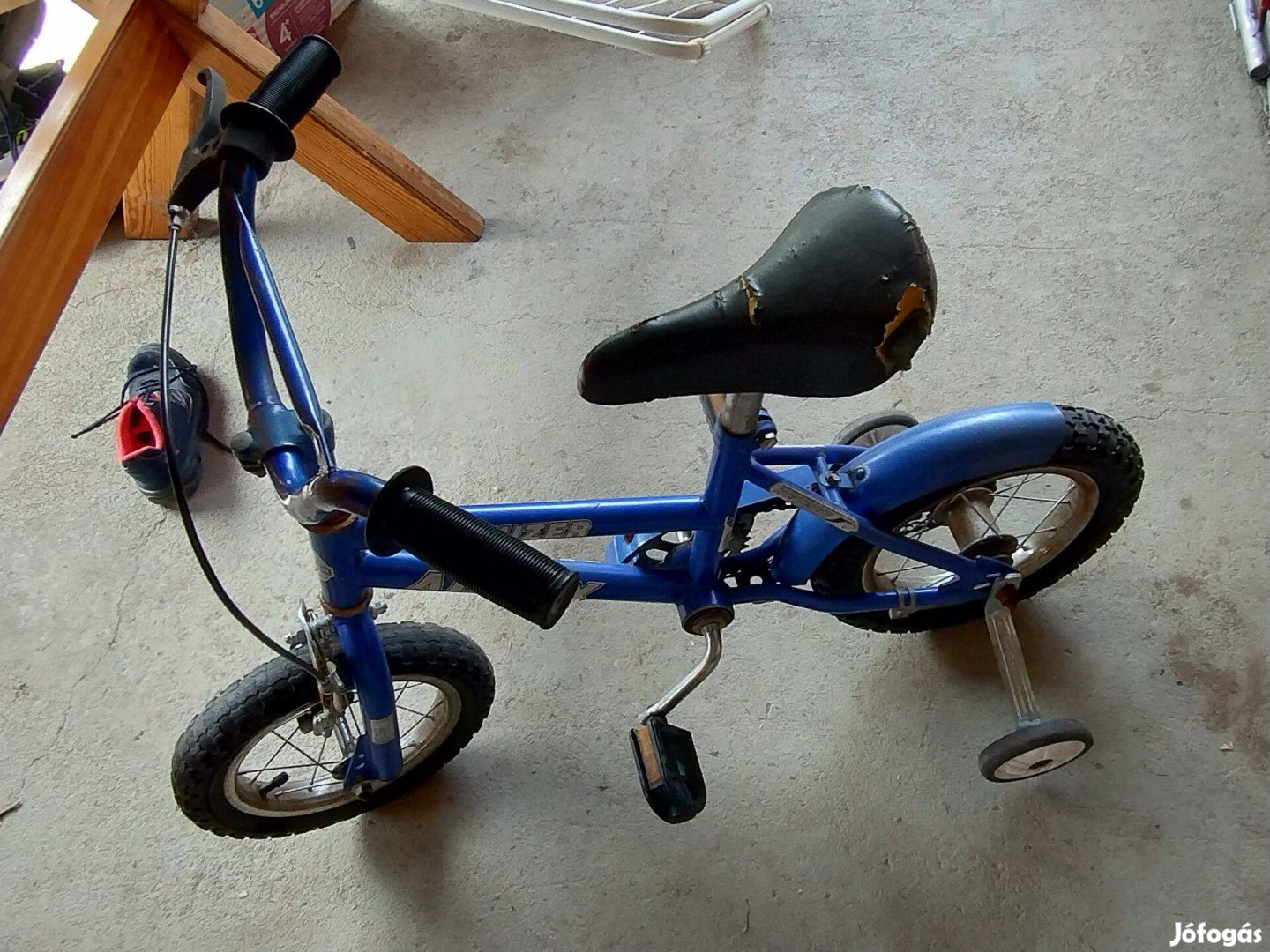 Fiú gyerek kerékpár Neuzer Altrix 12" kitámasztó kerekekkel!