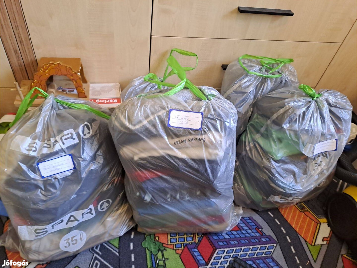 Fiú ruhacsomag, 92 darab 110-120-as méretben