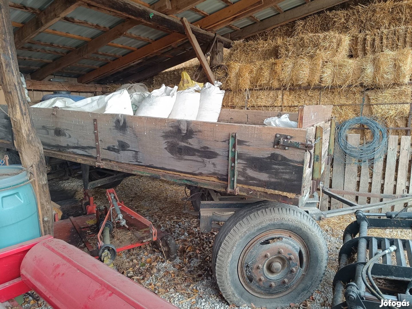 Fix platós pótkocsi