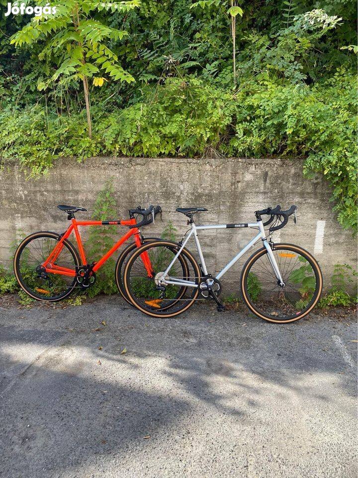Fixie inc országúti, városi kerékpár, bicikli két színben és több mére