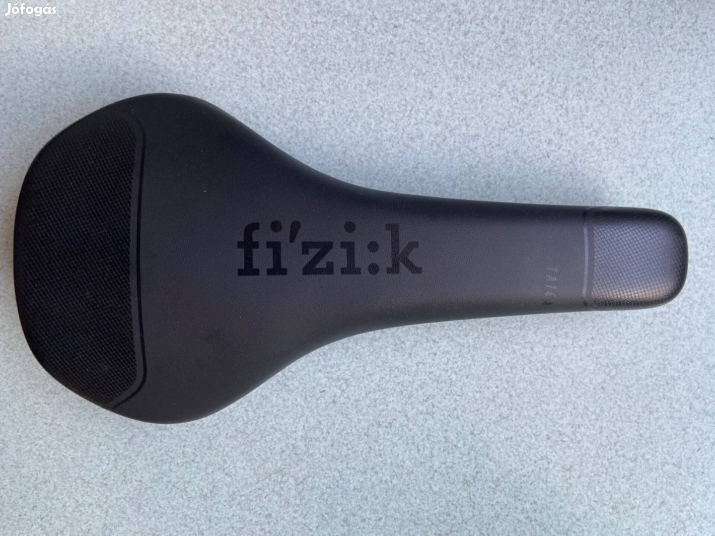 Fizik Taiga regular fekete nyereg eladó