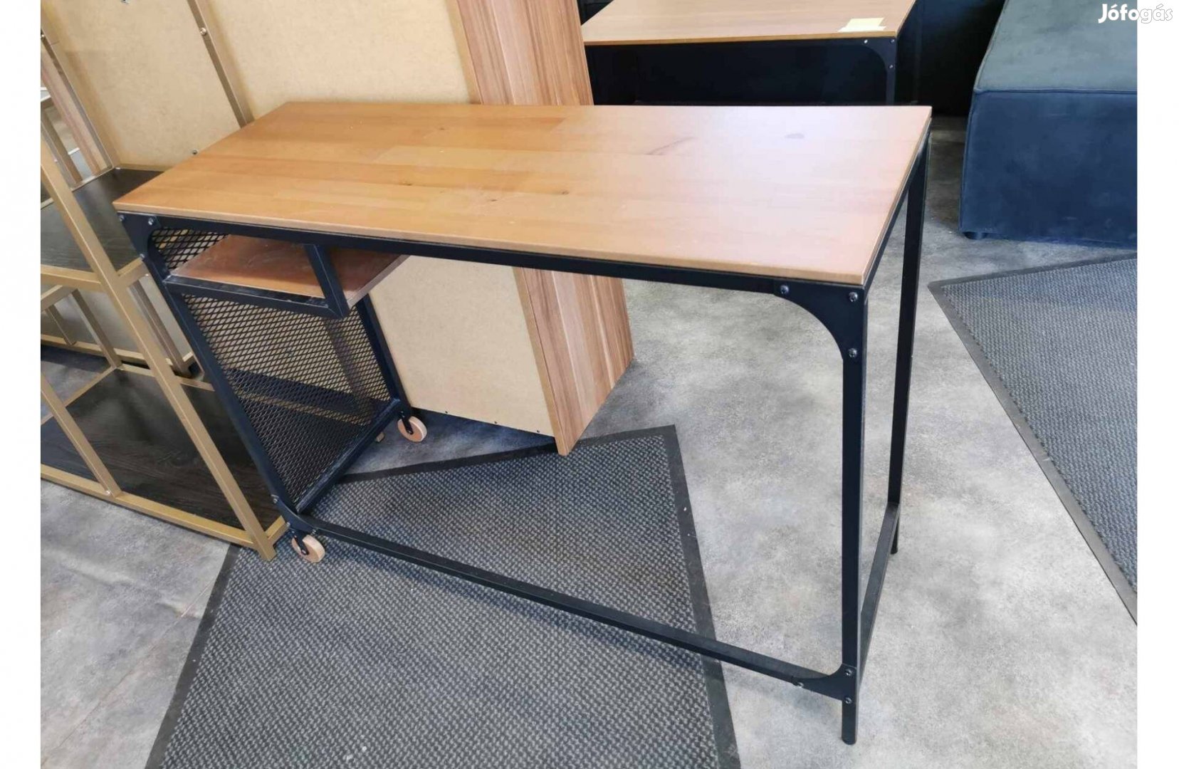 Fjällbo fenyő antikolt/fekete laptop asztal,-és dohányzóasztal