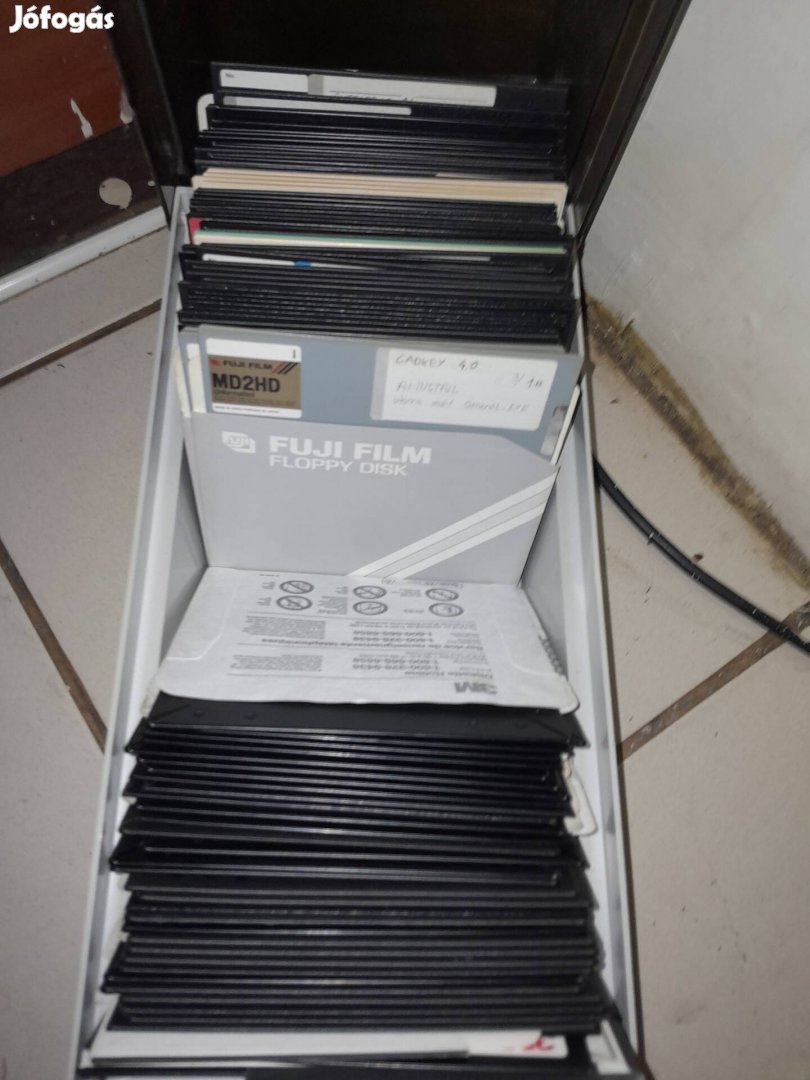 Floppy lemezek 100db összesen 