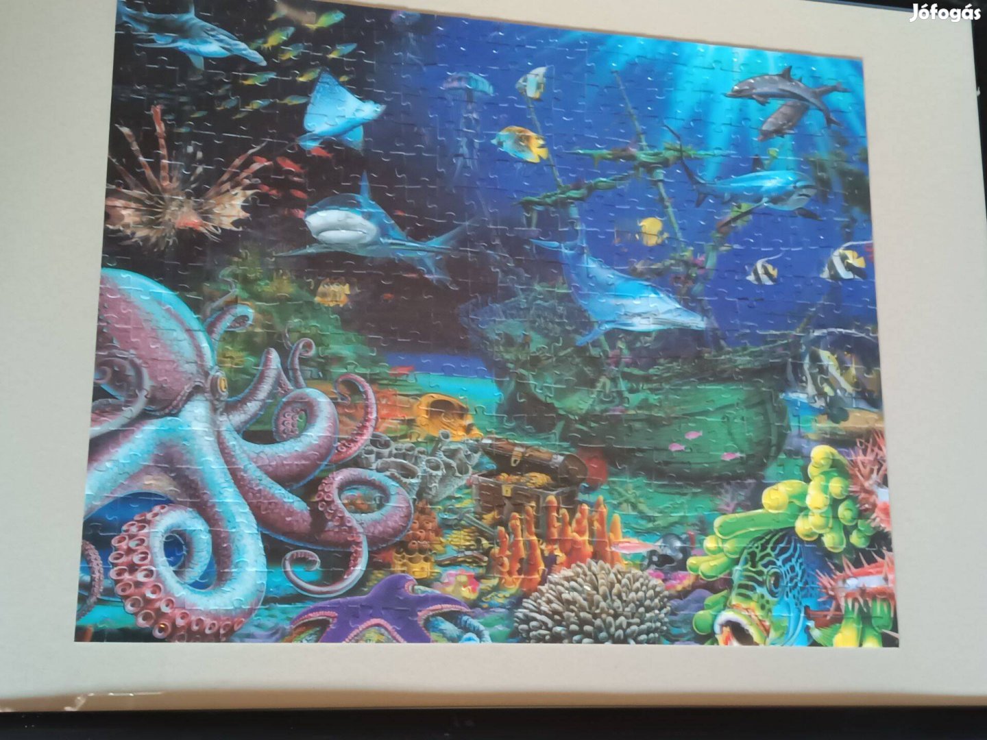 Fluoreszkáló kirakó bekeretezett