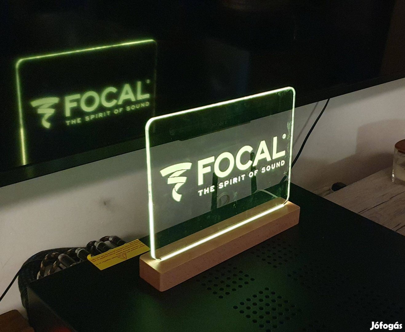 Focal logós lézerrel gravírozott plexi