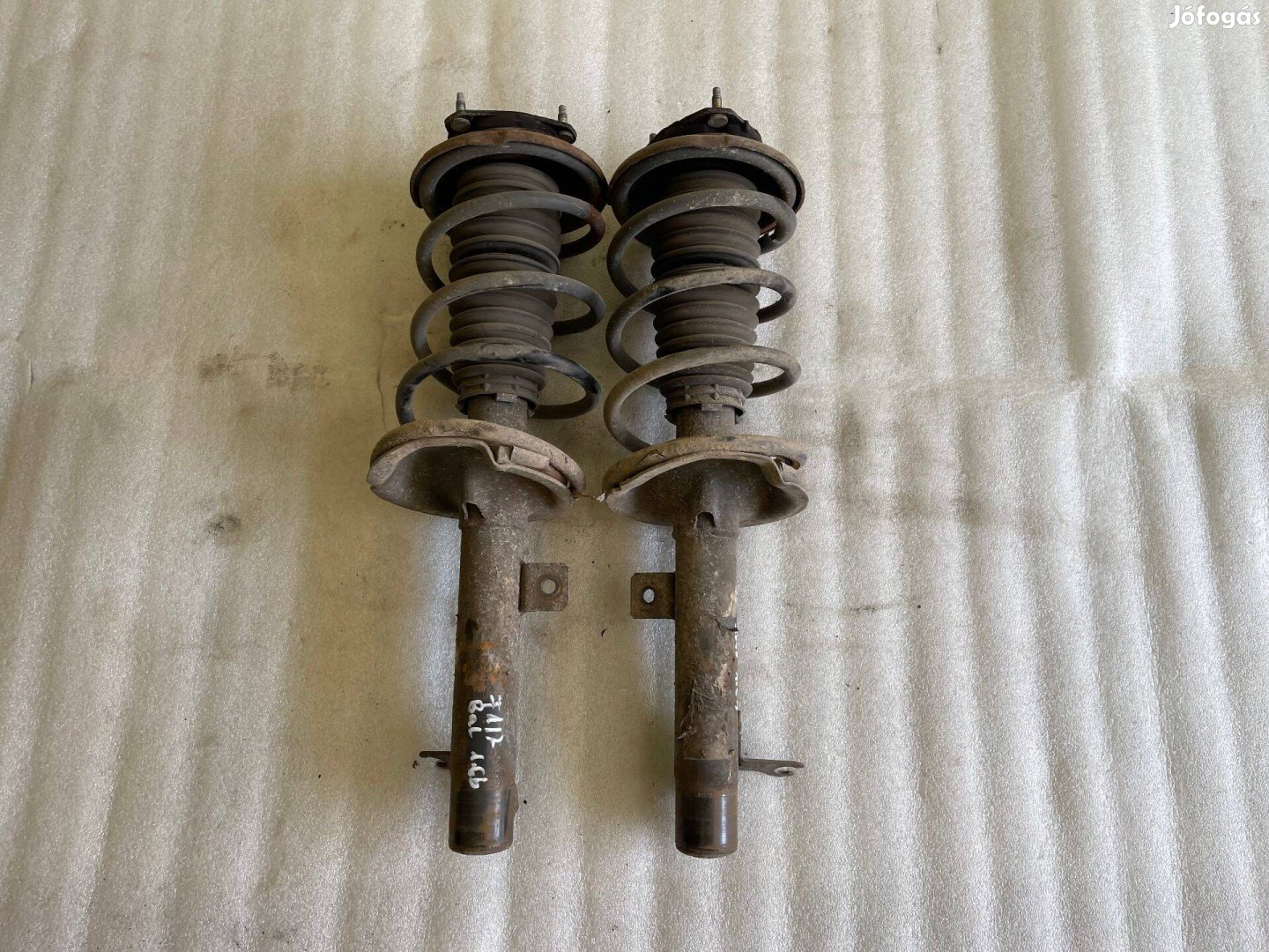 Focus Mk1 1.4-1.6 benzin első Gólyaláb Lengéscsillapító Rugóval