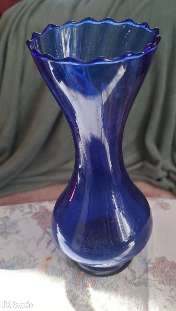 Fodros kobaltkék üveg váza 20 cm