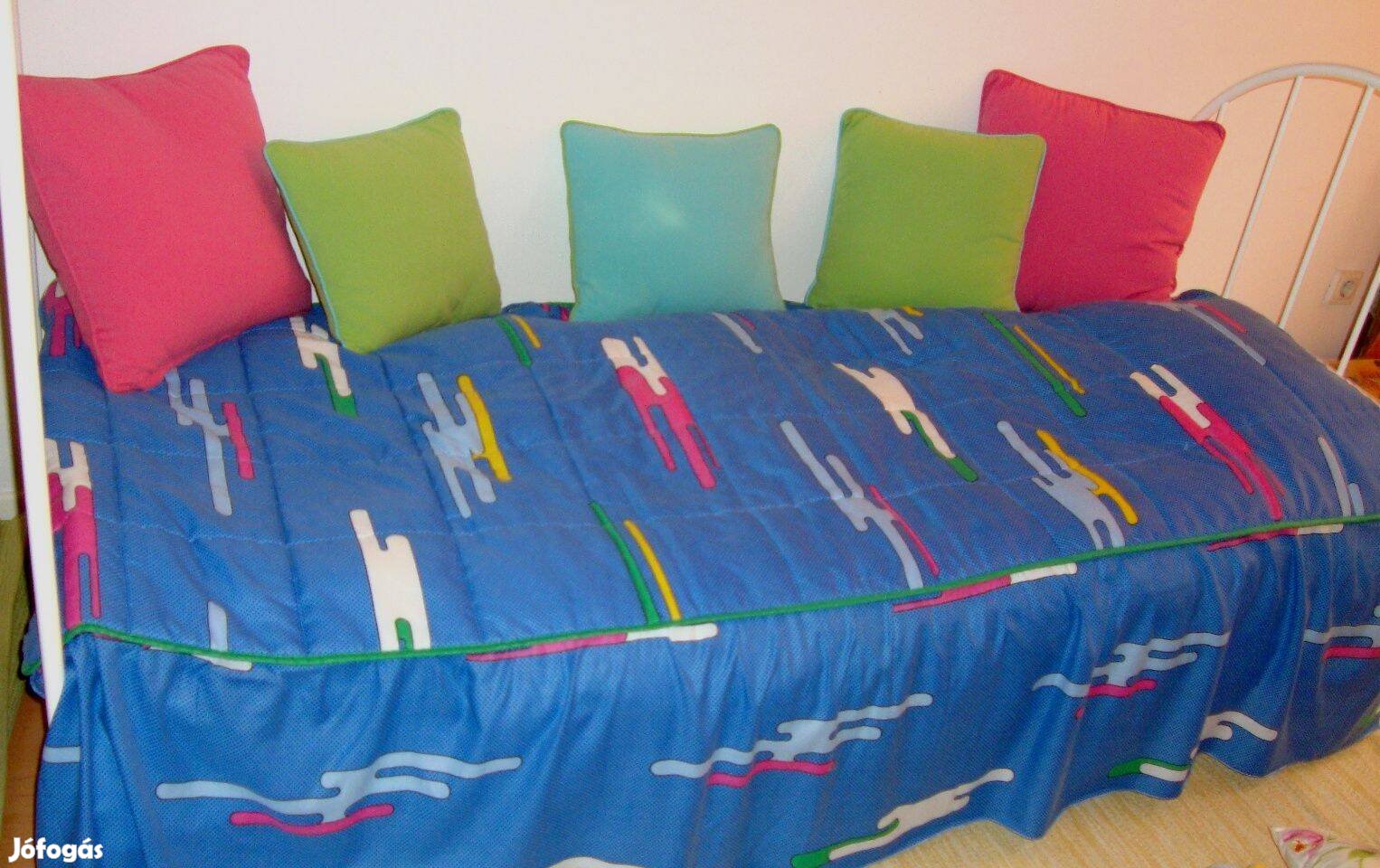 Fodros spanyol, steppelt ágytakaró, szimpla ágyra, újszerű