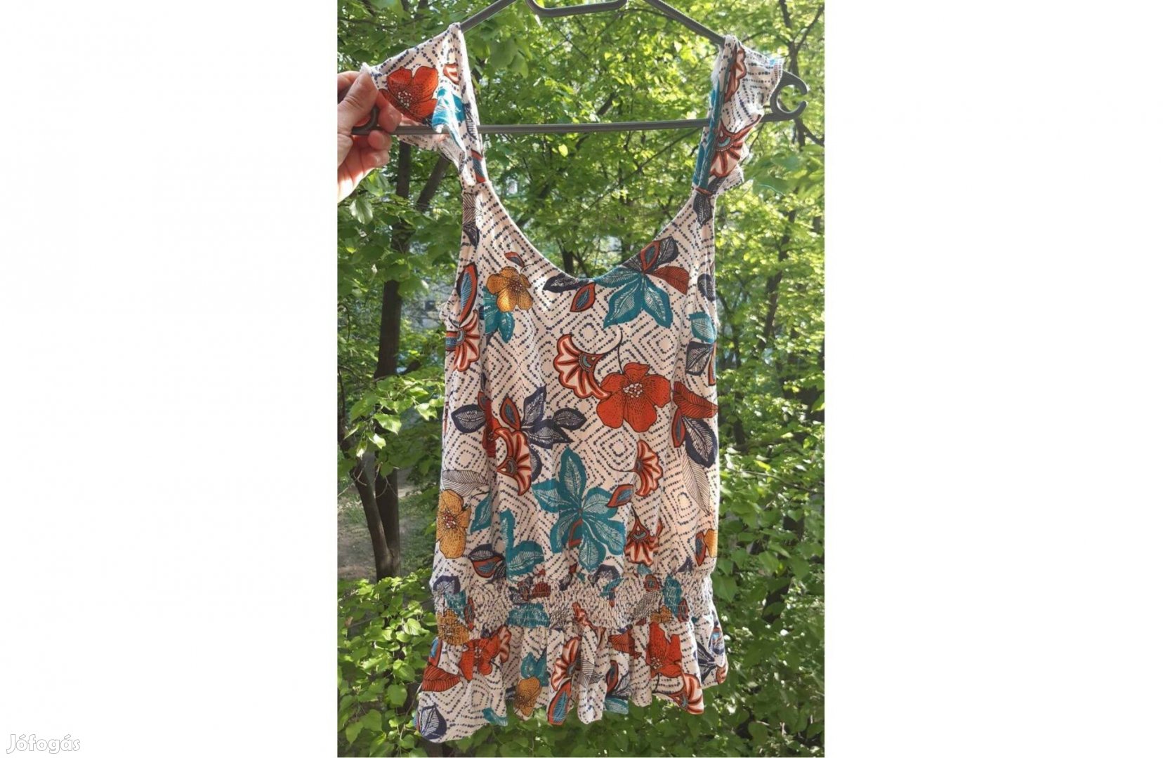 Fodros ujjú virágos ujjatlan nyári felső S-es