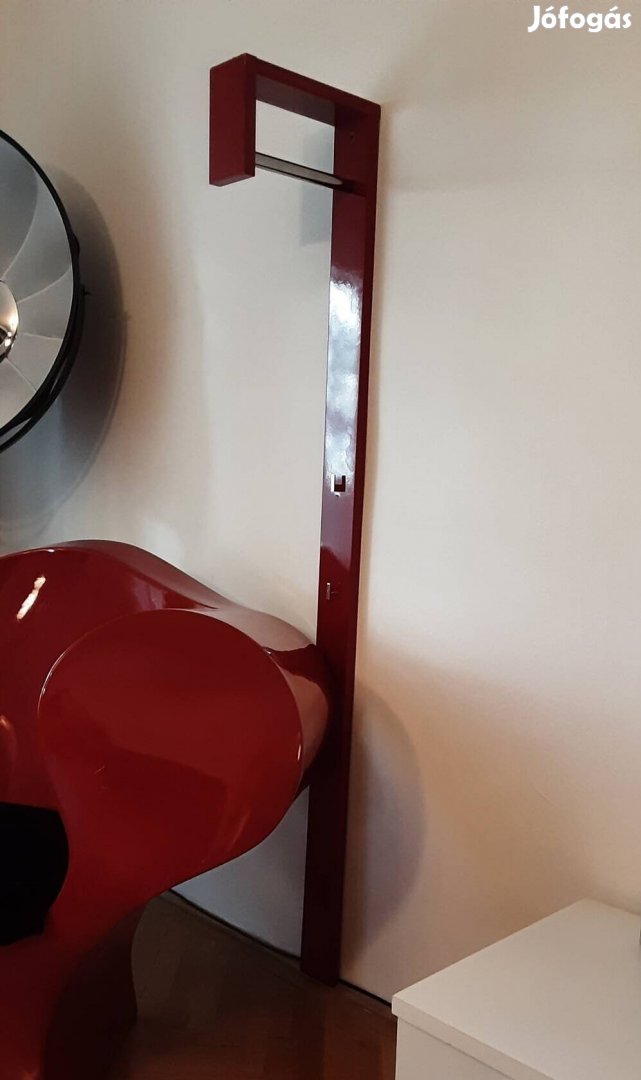 Fogas fényezett gardrób 