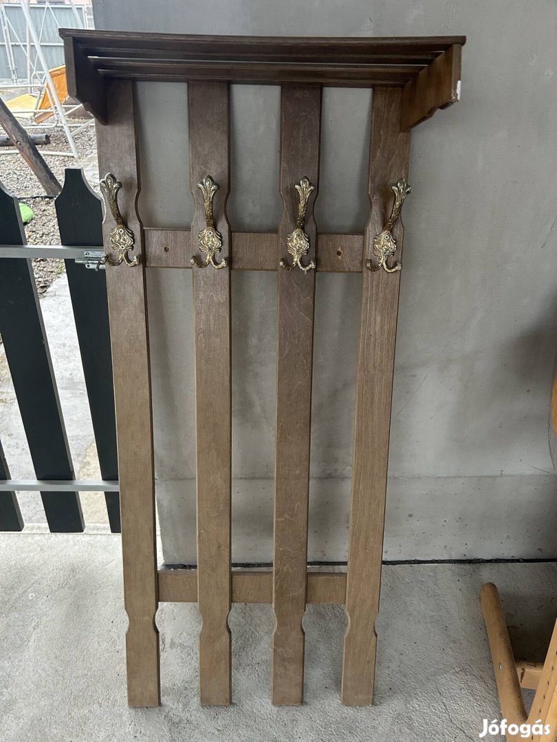 Fogas kalaptartóval