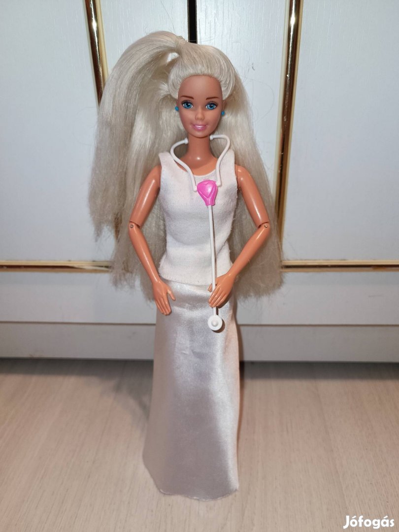 Fogorvos Barbie barbi baba németül beszél, hangot ad