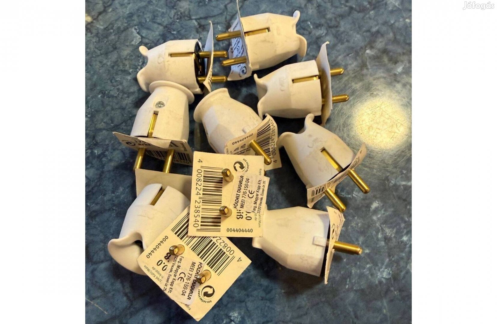 Földelt hátsó bekötésű dugvilla