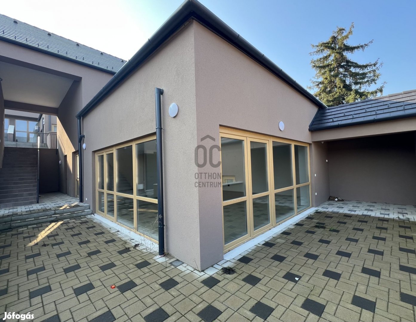 Földszinti 4 szobás, 147m2-es új építésű lakás, garázzsal