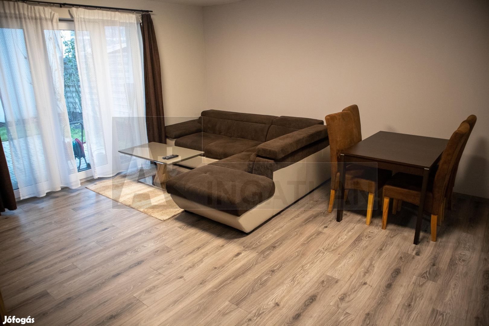 Földszinti, kertkapcsolatos tégla lakás kiadó!