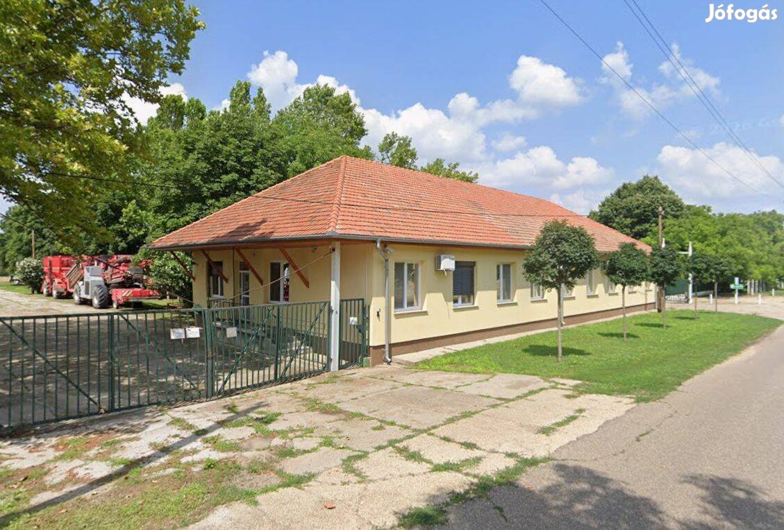 Földügyi ügyintéző