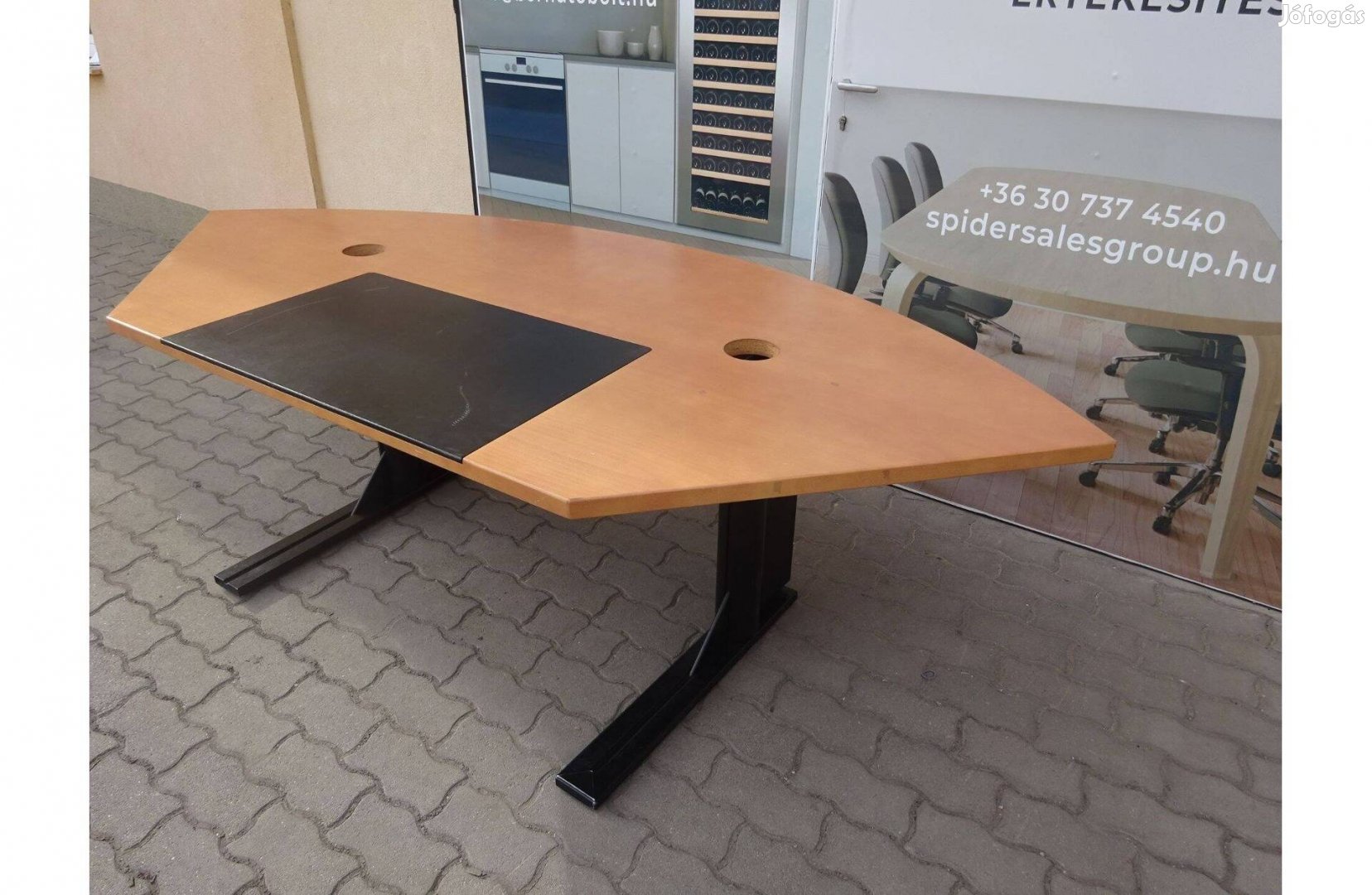 Főnöki asztal, íróasztal 240x100 cm, bükk színű - használt irodabútor