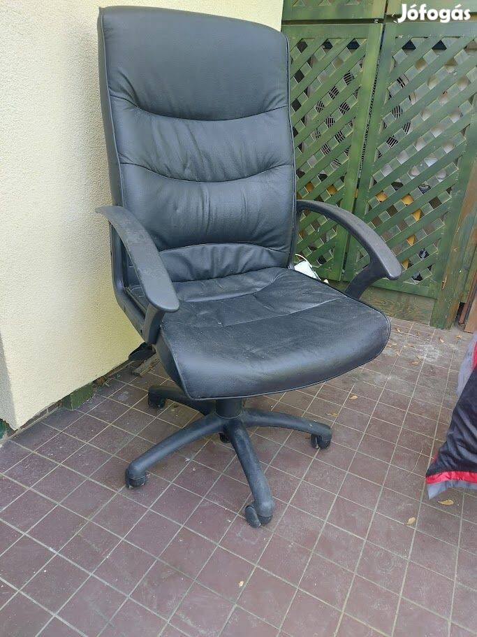 Főnöki gurulós irodai szék