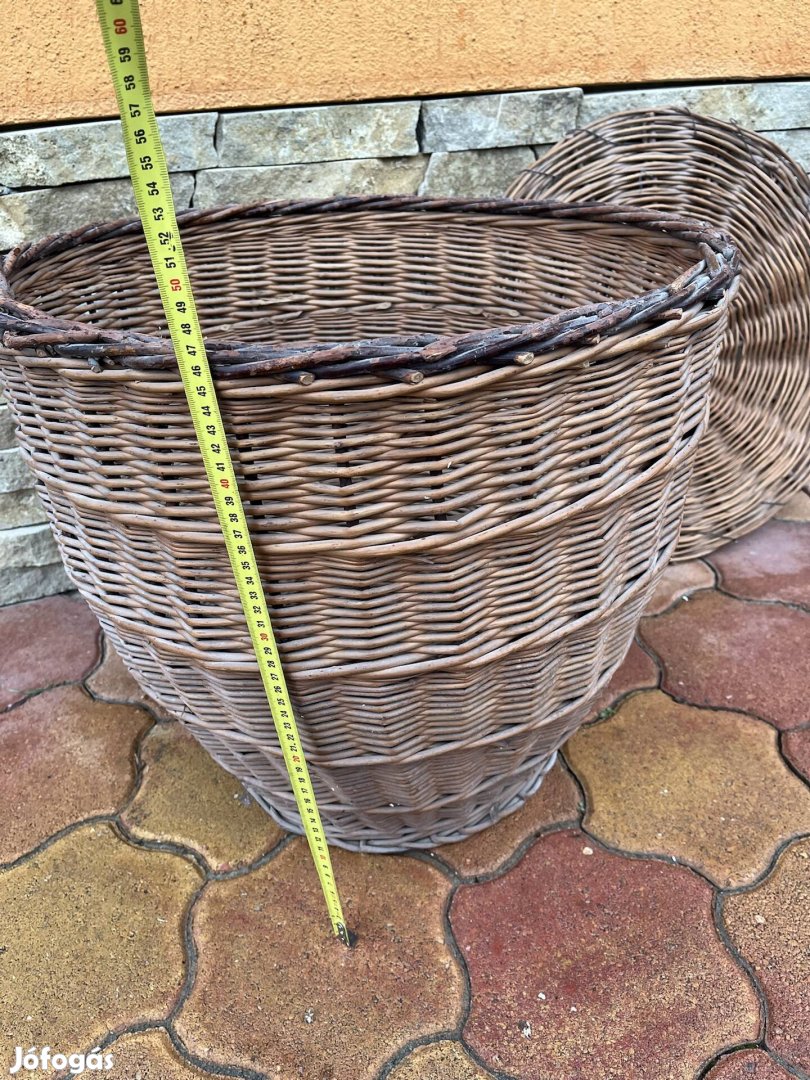 Fonott kosár, kas tetővel