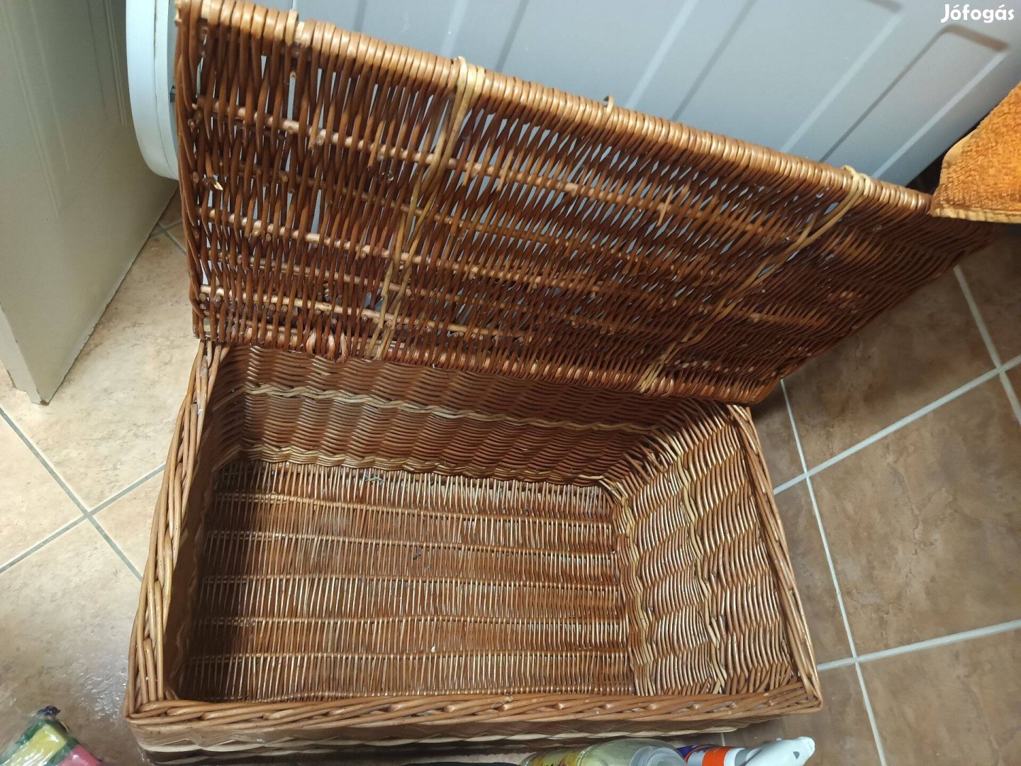 Fonott láda tárolásra