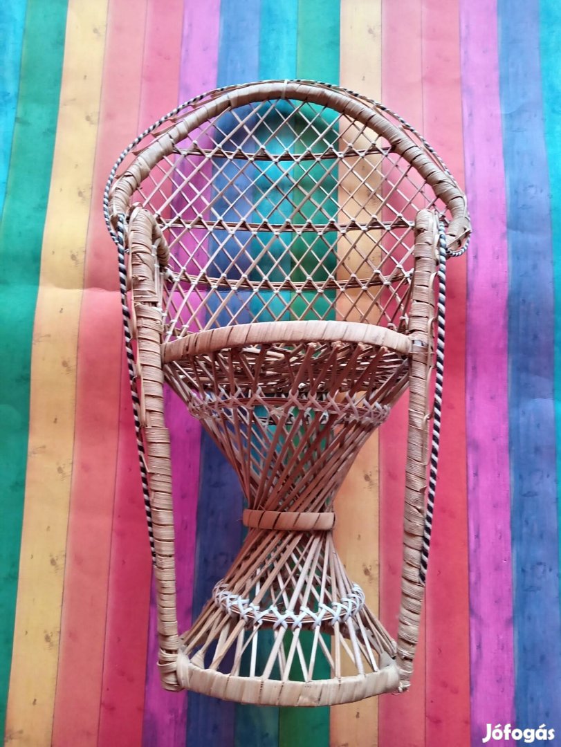 Fonott rattan babafotel